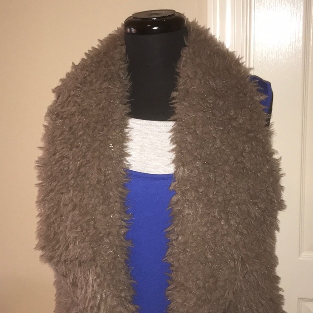 Vest size L. Brown / Tan color - Picture 3 of 8